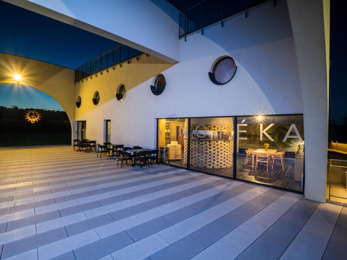 Hotel Vinarstvo Predium Vráble Zewnętrze zdjęcie